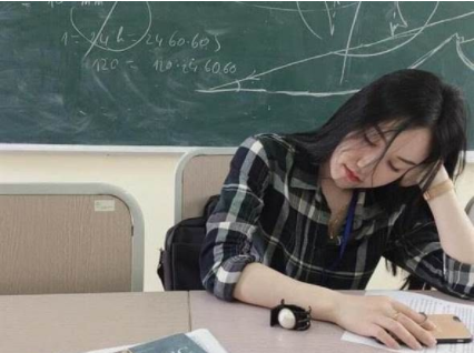 数学老师太犯规！清纯偷拍照疯传 网友暴动了