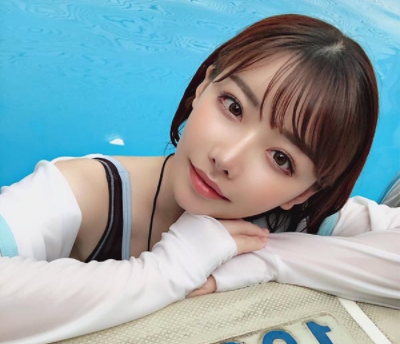 深田えいみ现身「那个泳池」化身爆乳救生员能被这样巨乳波动溺死也甘愿啊！